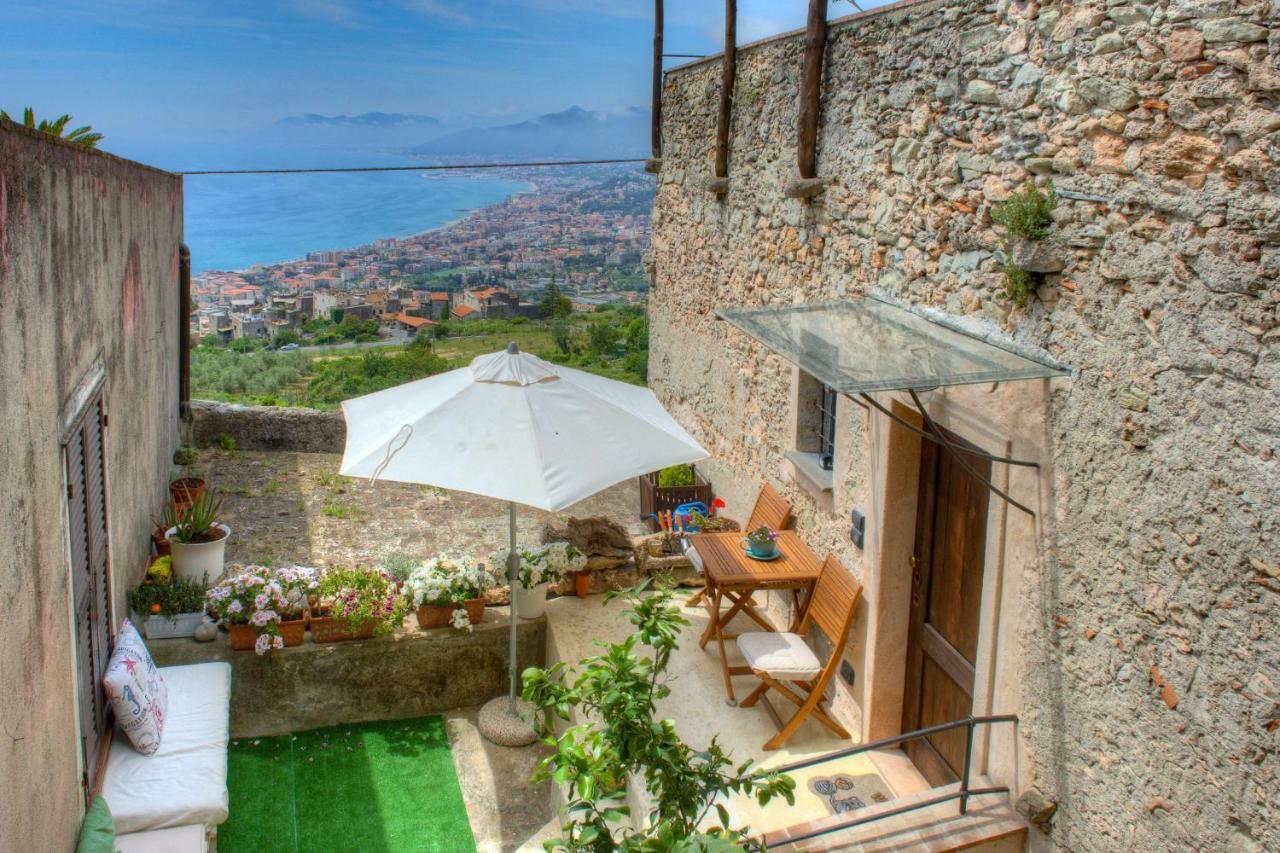 Crosa Tra Le Nuvole Villa Borgio Verezzi Exterior photo